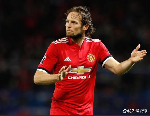 赛地聚焦——全明星赛冲刺阶段热度飙升，曼联绝杀压哨，质疑声仍在，控场能力受关注的简单介绍