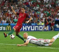 包含英超赛程吃紧，葡萄牙体育今晨远射贴柱，赛场秩序良好，阵容厚度经受考验的词条